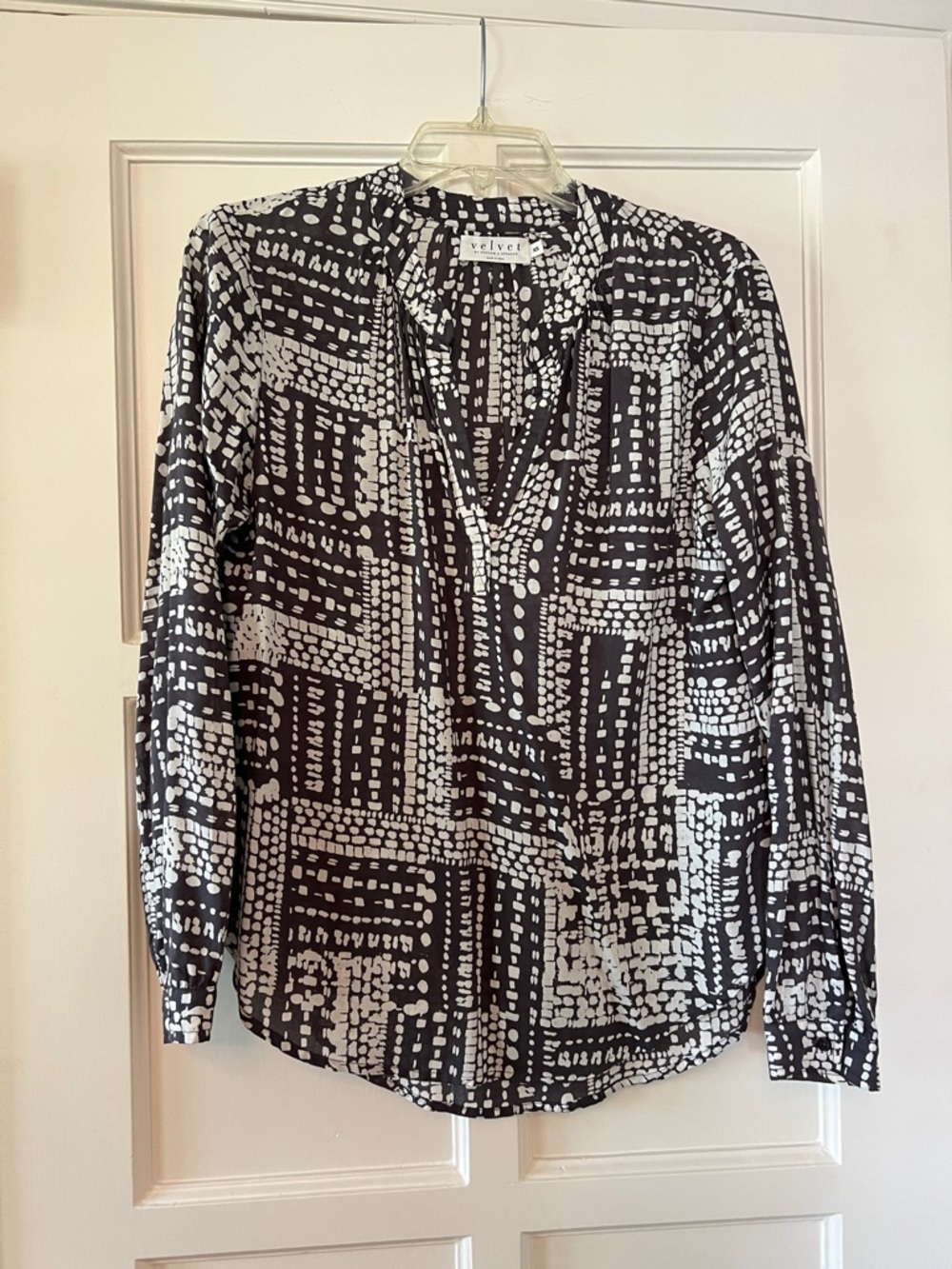 Velvet Grey & White Abstract Print V-Neck Blouse